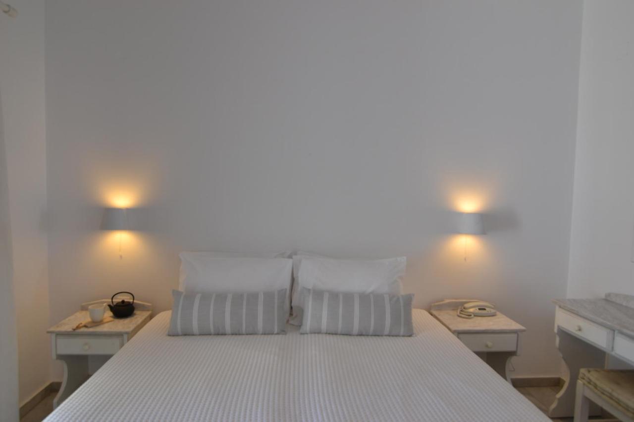 Artemis Hotel Antiparos Town エクステリア 写真