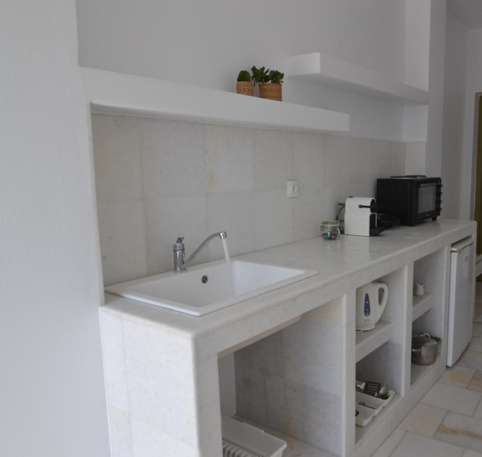 Artemis Hotel Antiparos Town エクステリア 写真