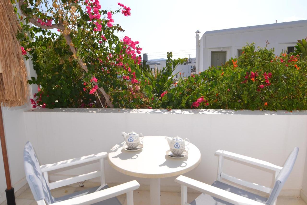 Artemis Hotel Antiparos Town エクステリア 写真