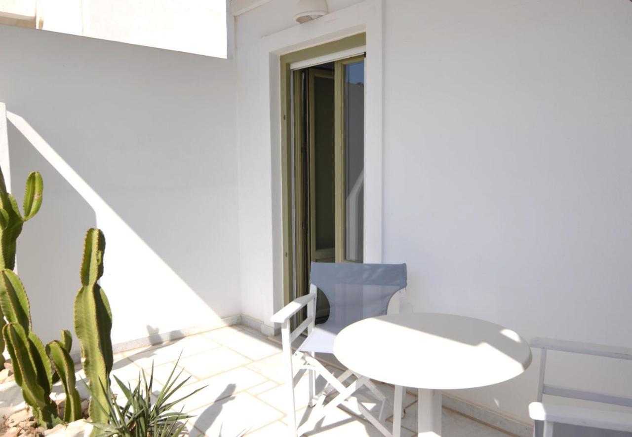 Artemis Hotel Antiparos Town エクステリア 写真