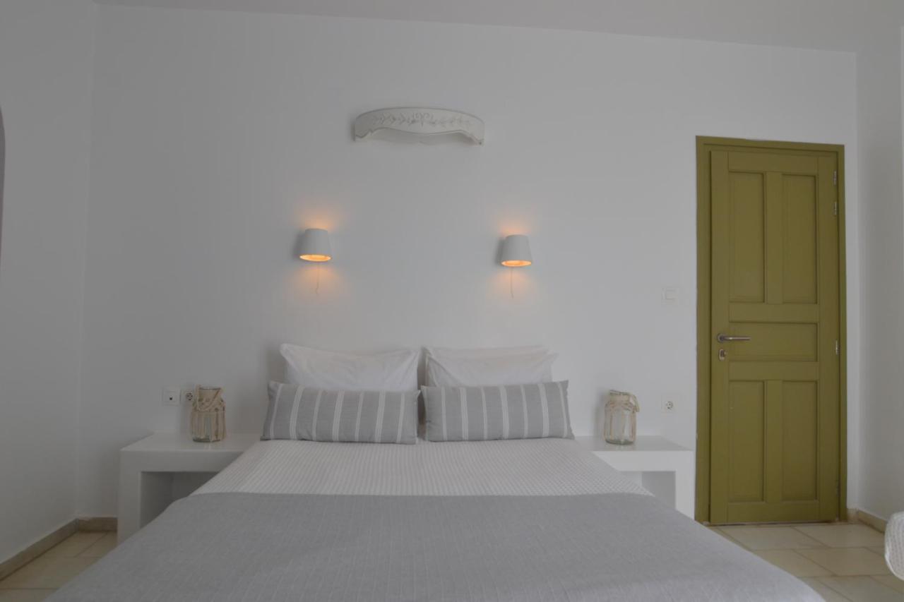 Artemis Hotel Antiparos Town エクステリア 写真