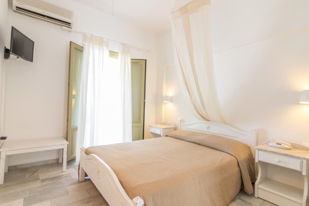 Artemis Hotel Antiparos Town エクステリア 写真