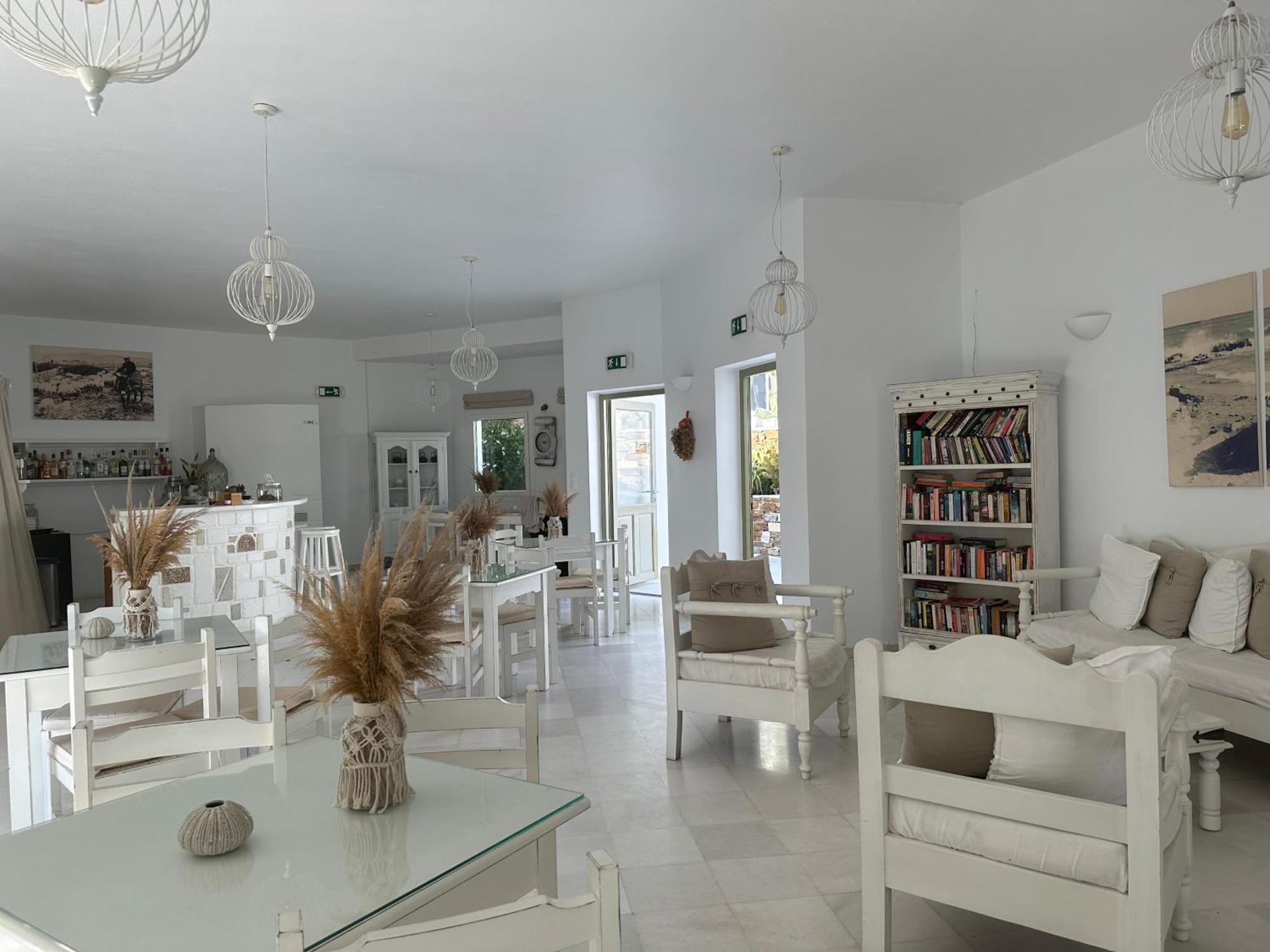 Artemis Hotel Antiparos Town エクステリア 写真