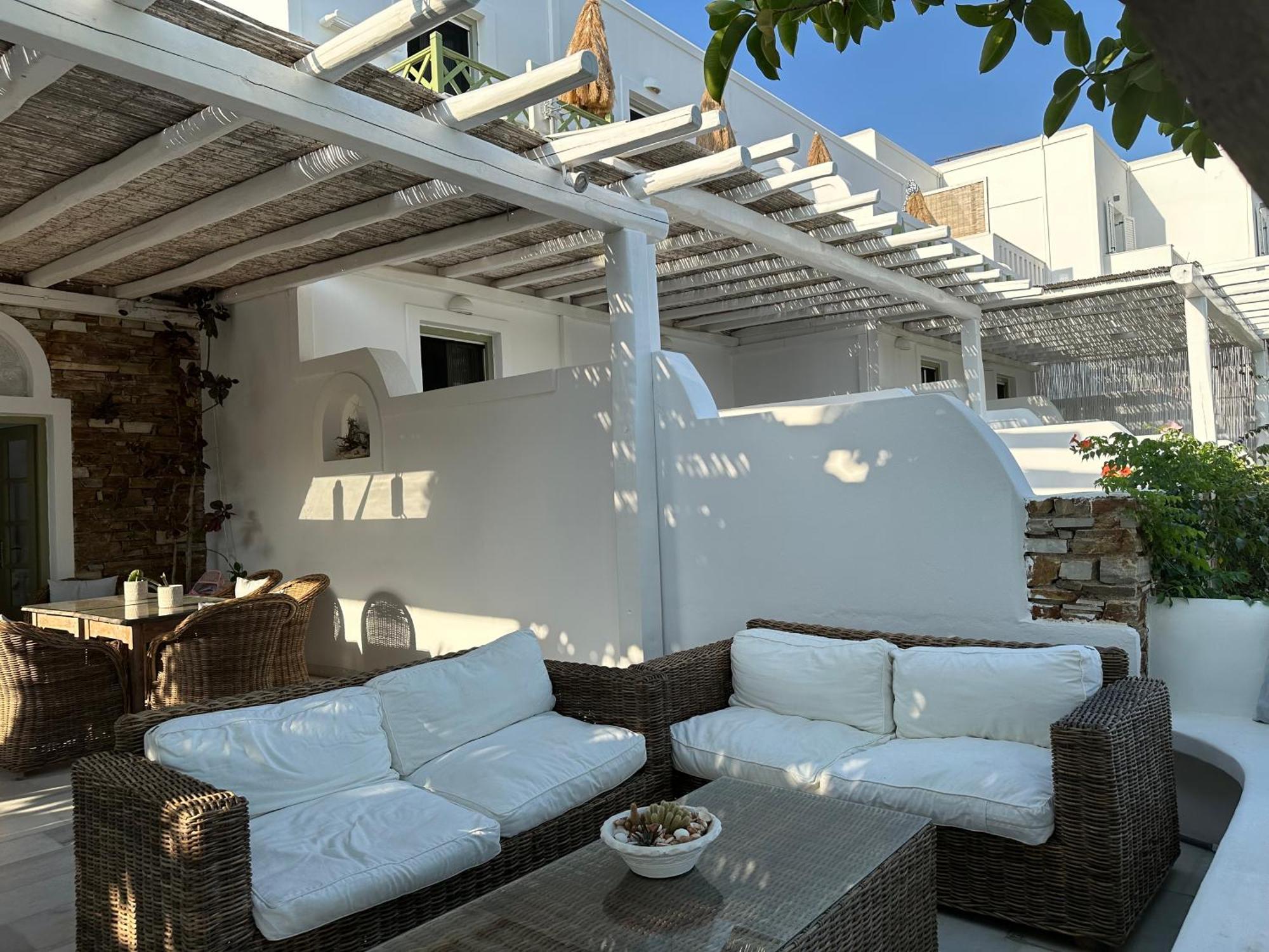 Artemis Hotel Antiparos Town エクステリア 写真