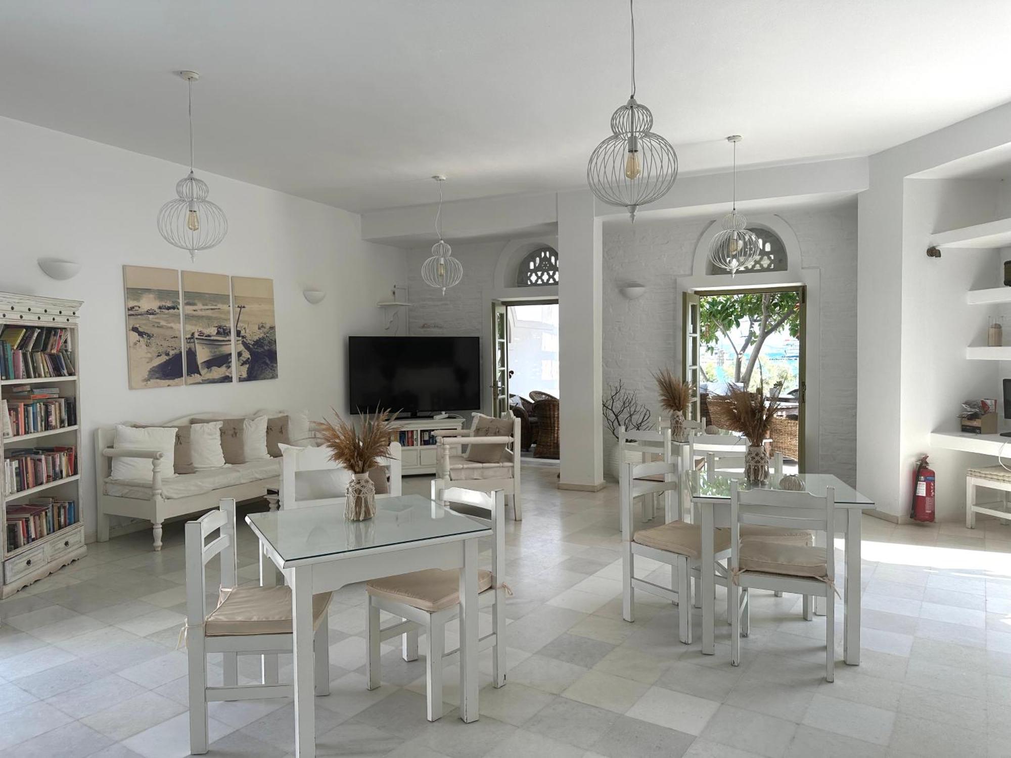 Artemis Hotel Antiparos Town エクステリア 写真