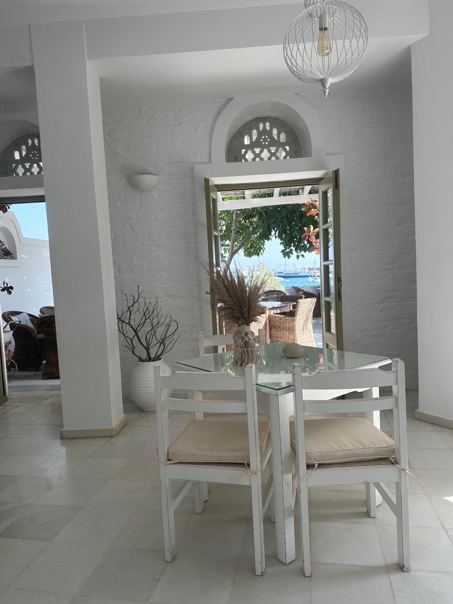 Artemis Hotel Antiparos Town エクステリア 写真