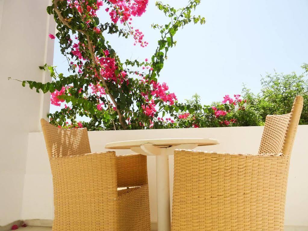 Artemis Hotel Antiparos Town エクステリア 写真